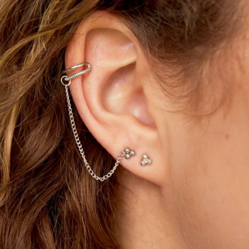 Pendiente Samia Ear Cuff Suelto Cadena con Bolitas de Acero
