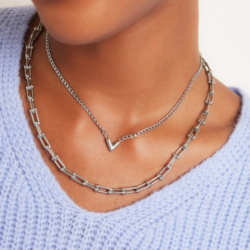 Collar de Moda para Mujer Lou de Acero con Diseño V