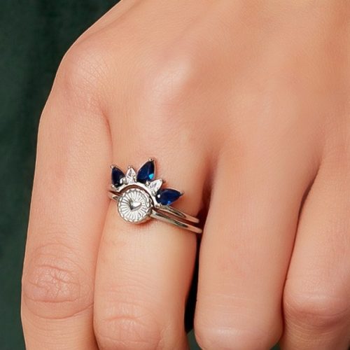 Anillo de Acero Quirúrgico Lucie Corona con Piedras Azules