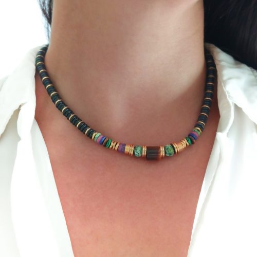 COLLAR DE ACERO DORADO ALEIDA CON PIEDRAS ÓNIX NEGRO