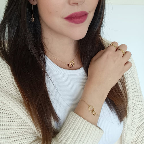 Collar Thalía Dos Esposas Enlazadas Acero Dorado