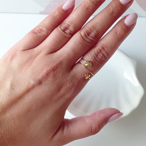 Anillo Ajustable Zylar para Mujer Dos Corazones en Acero Dorado